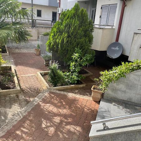 Apartments Zevs Budva Eksteriør billede